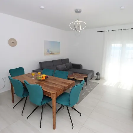 Emmi Nemira Apartman *