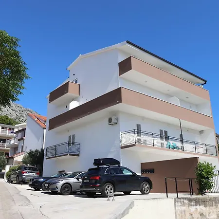 Apartman Emmi Nemira *