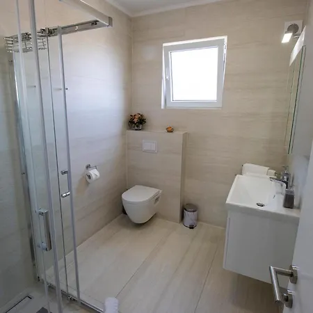 Emmi Nemira Apartamento