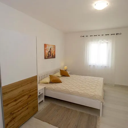 Emmi Nemira * Omiš